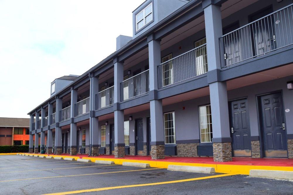 Baymont By Wyndham Warner Robins Motel Екстериор снимка