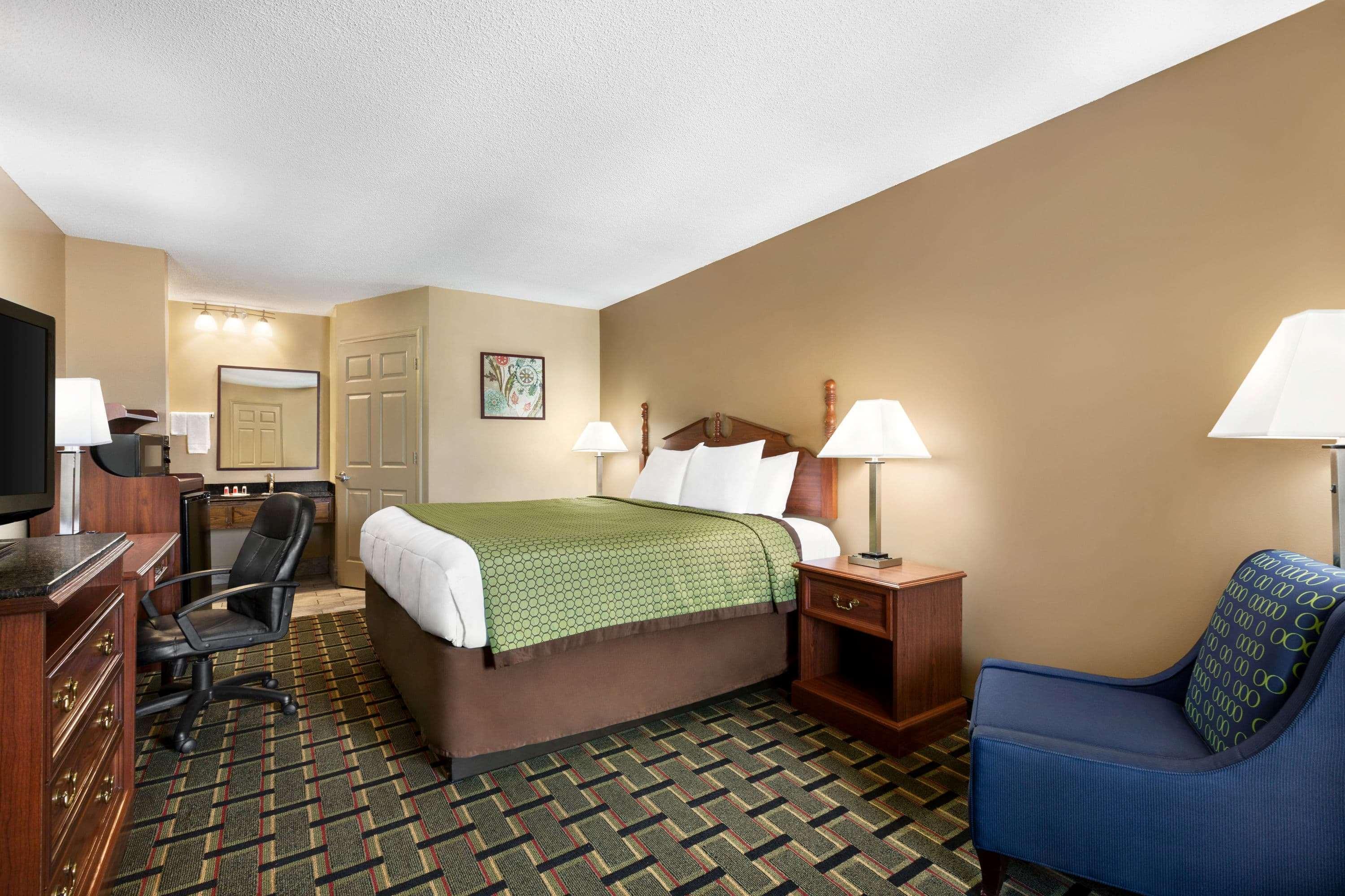 Baymont By Wyndham Warner Robins Motel Екстериор снимка