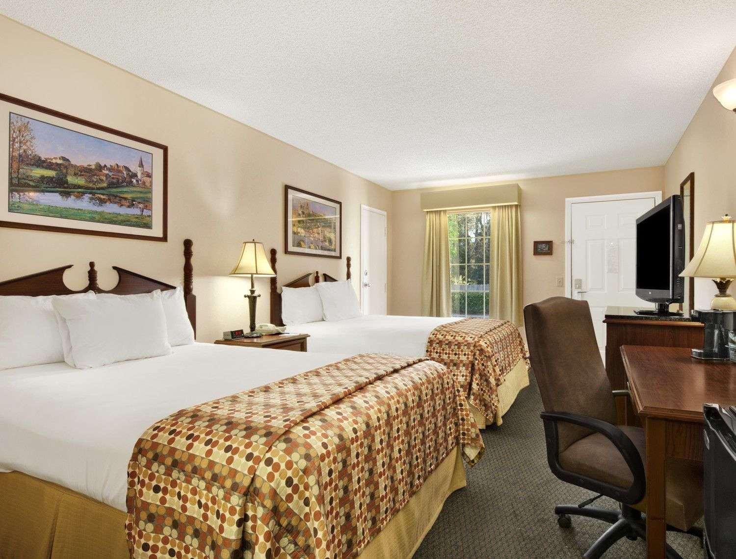 Baymont By Wyndham Warner Robins Motel Екстериор снимка