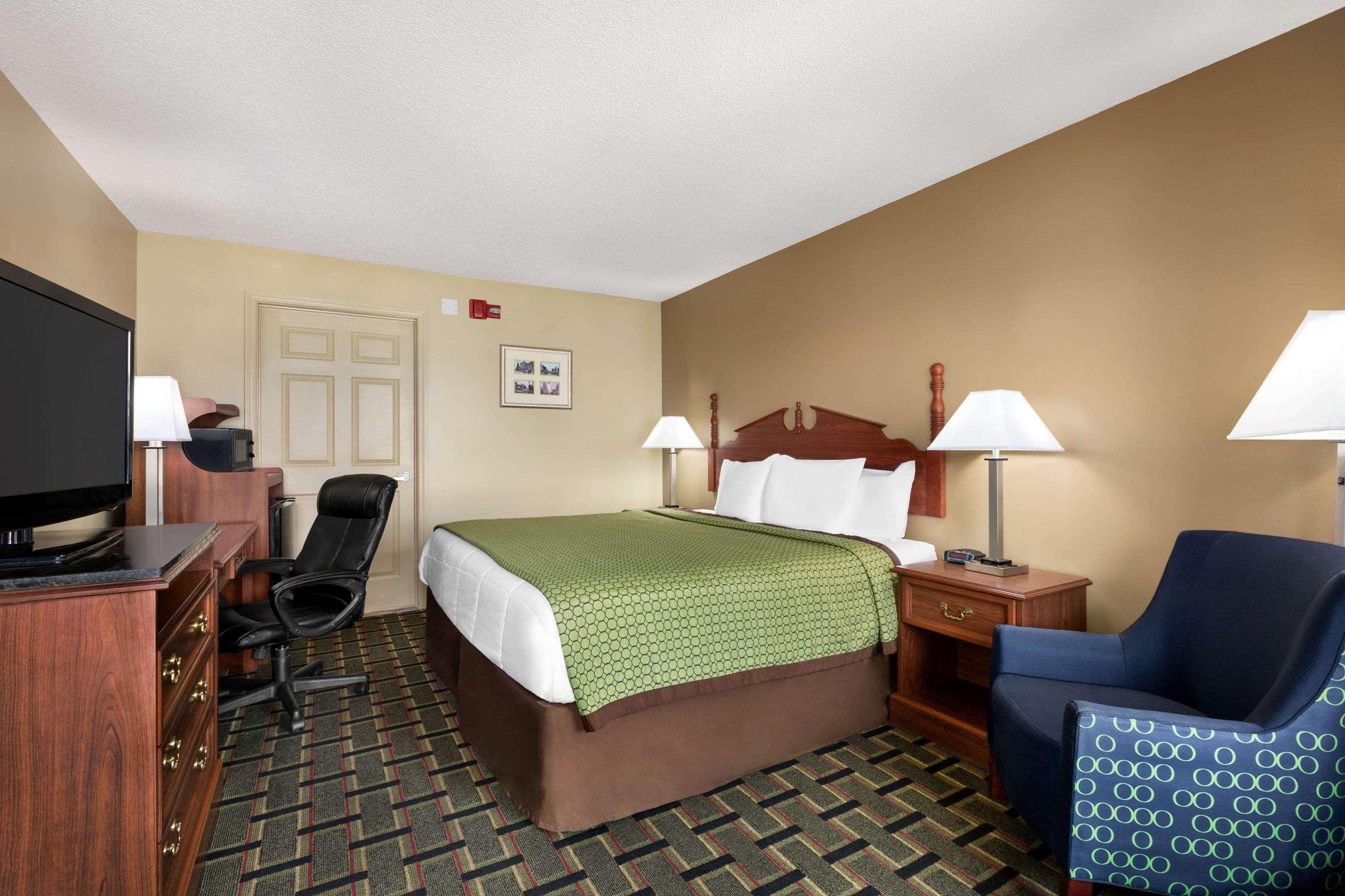 Baymont By Wyndham Warner Robins Motel Екстериор снимка