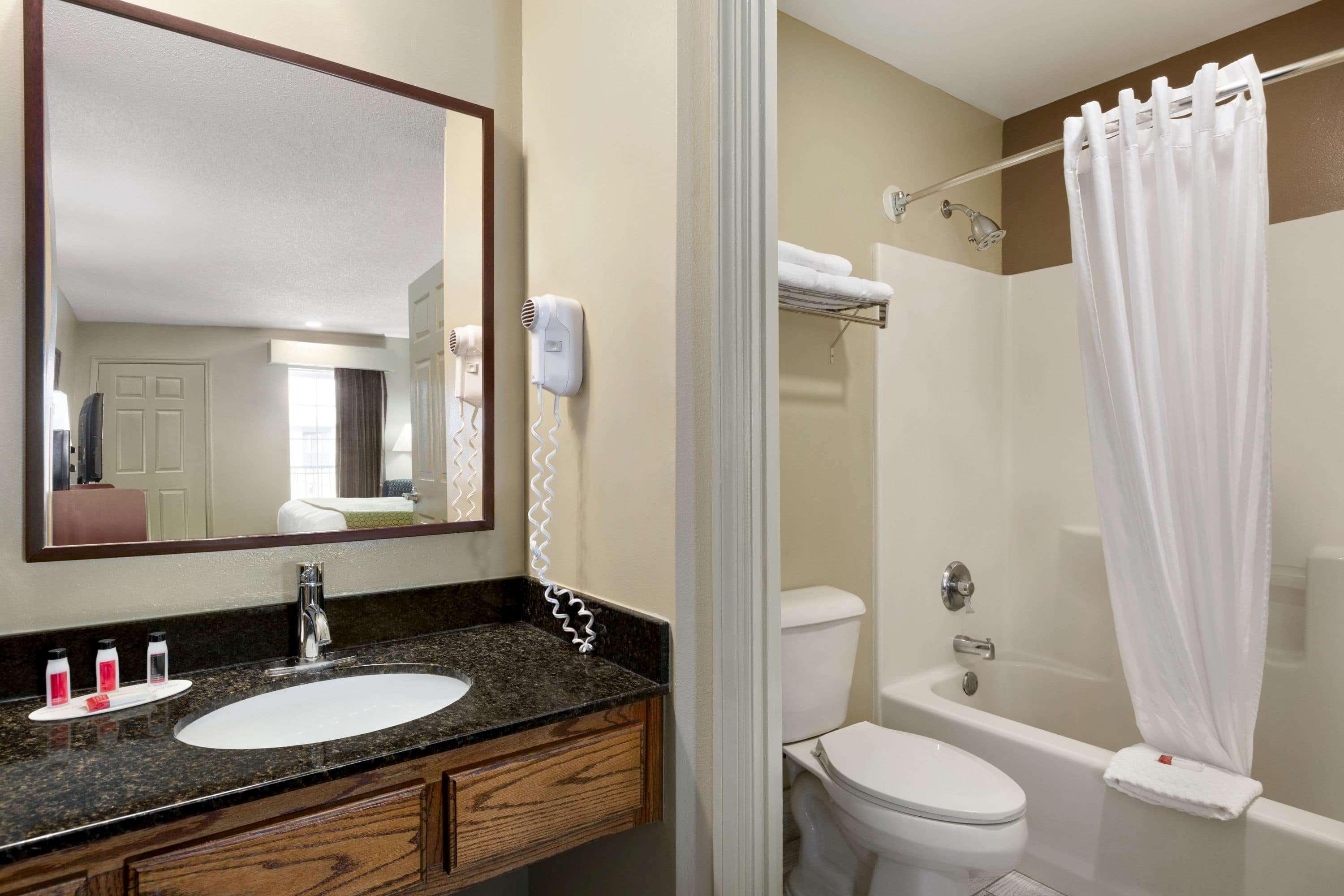 Baymont By Wyndham Warner Robins Motel Екстериор снимка
