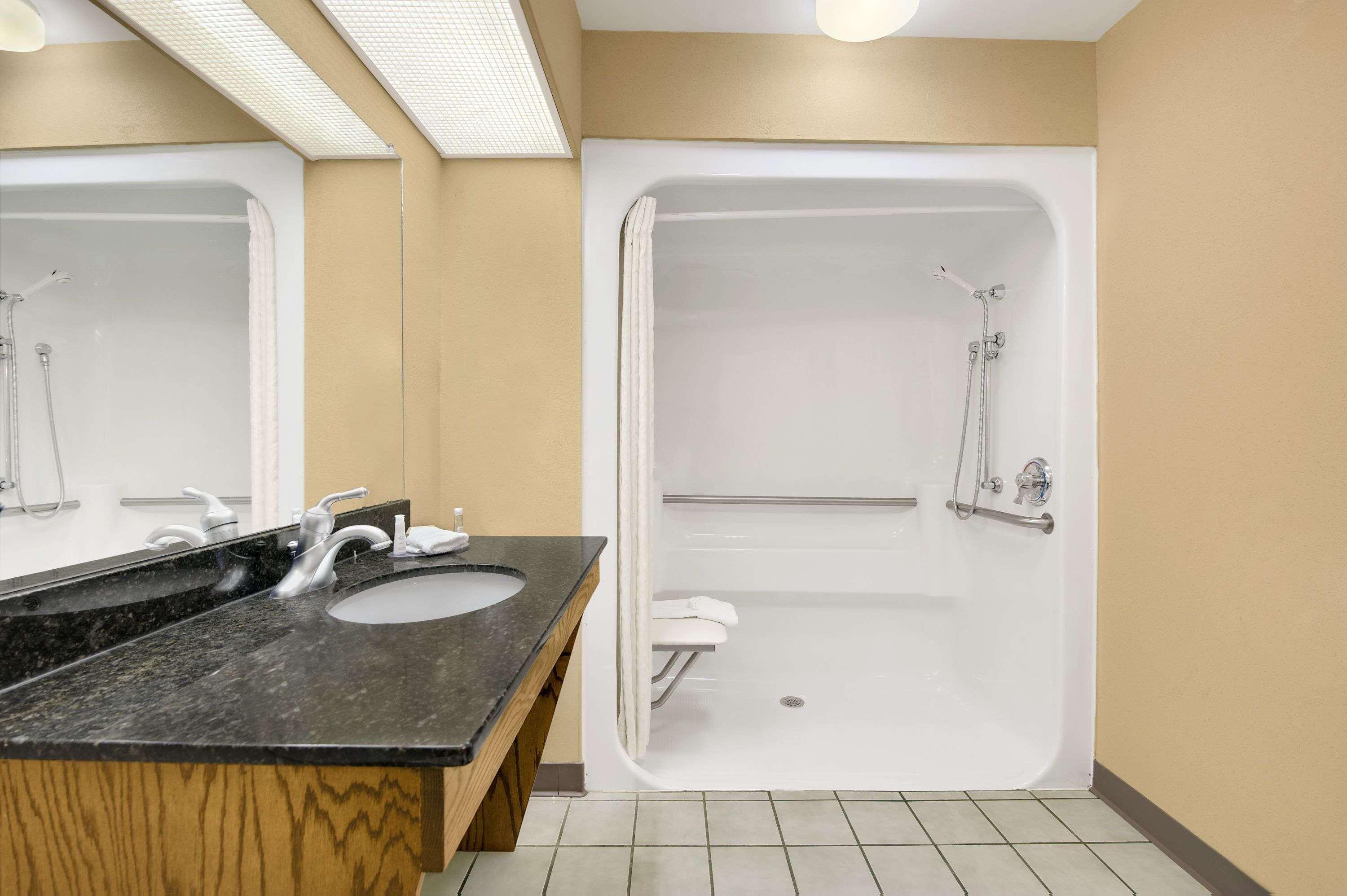 Baymont By Wyndham Warner Robins Motel Екстериор снимка