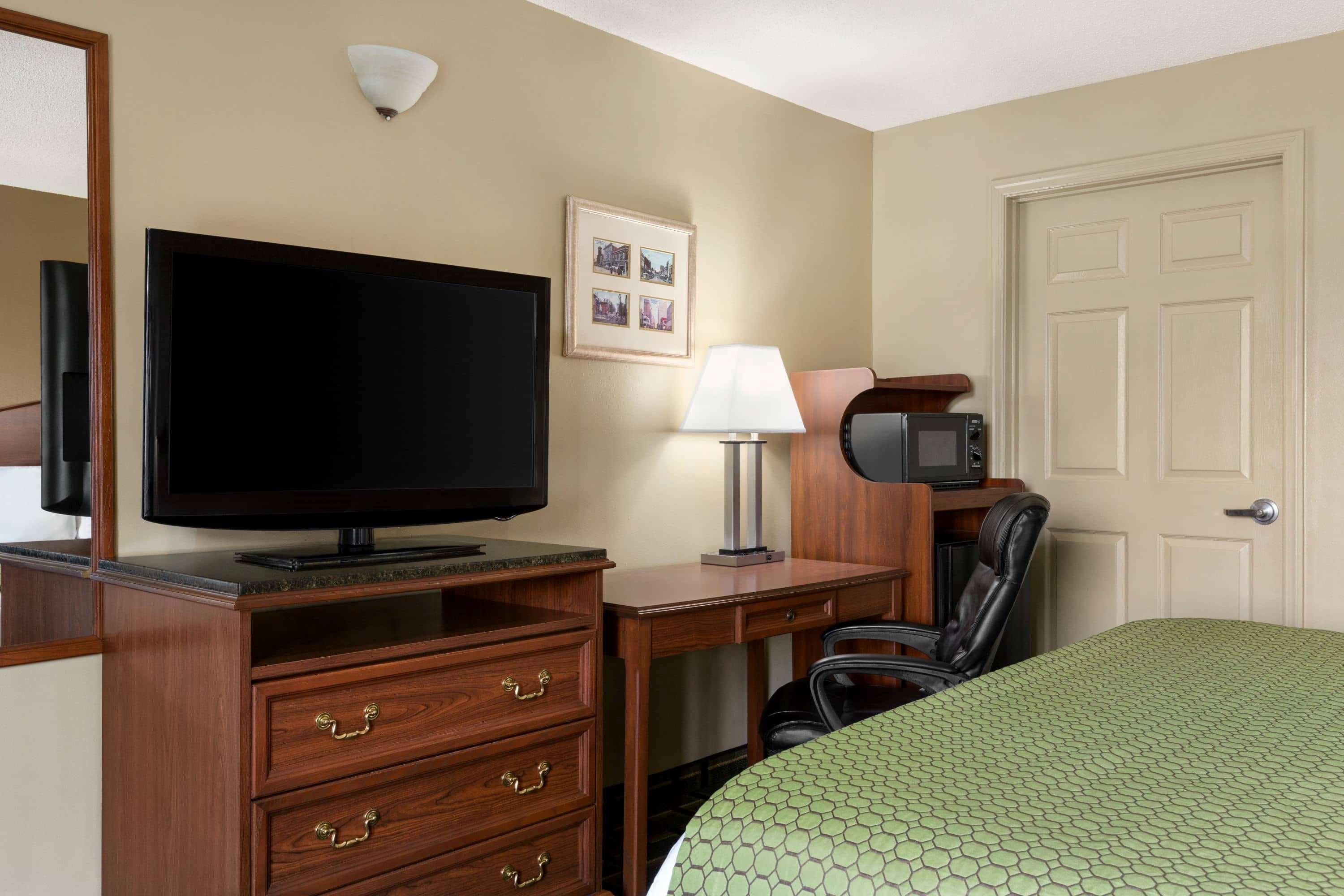 Baymont By Wyndham Warner Robins Motel Екстериор снимка