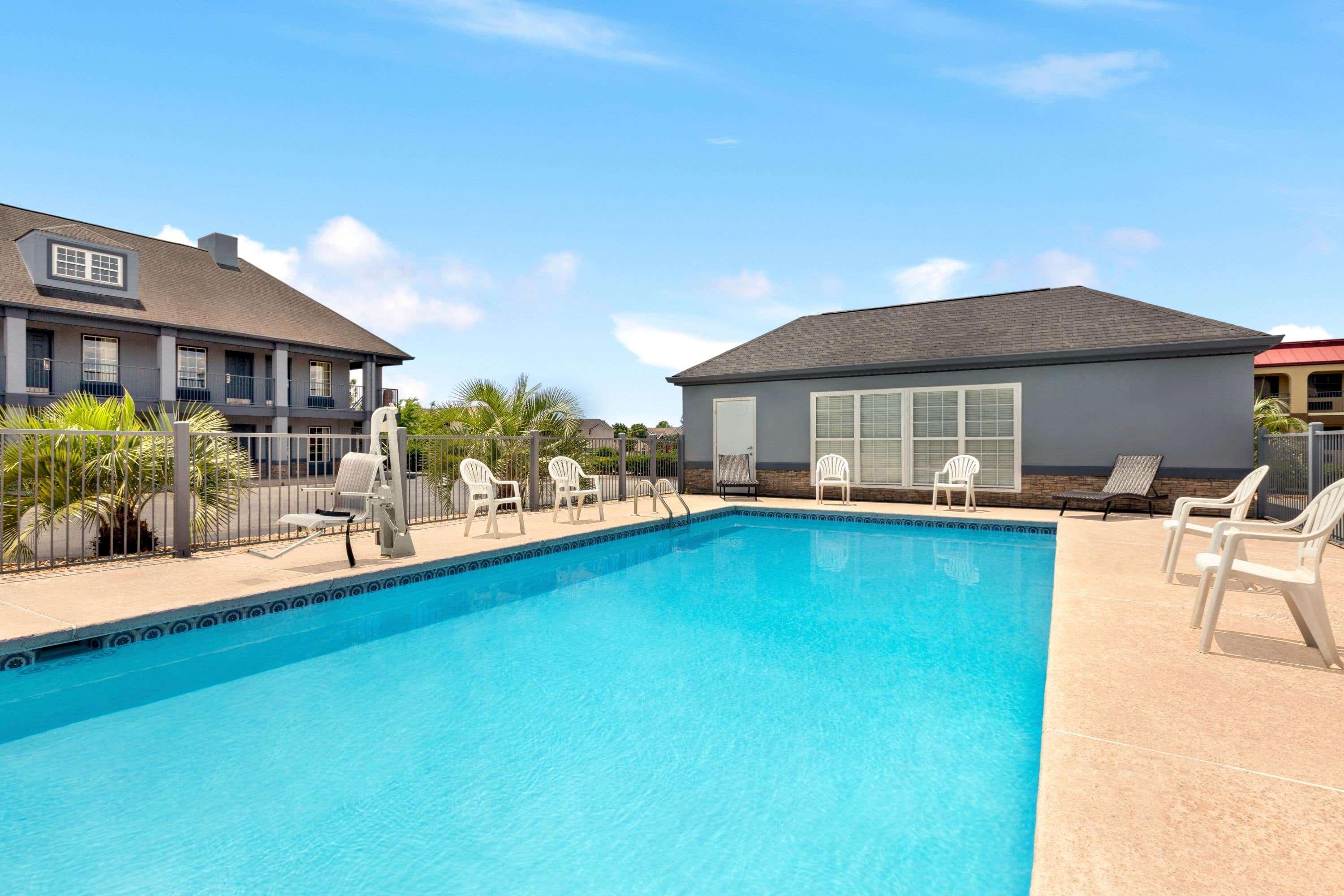 Baymont By Wyndham Warner Robins Motel Екстериор снимка