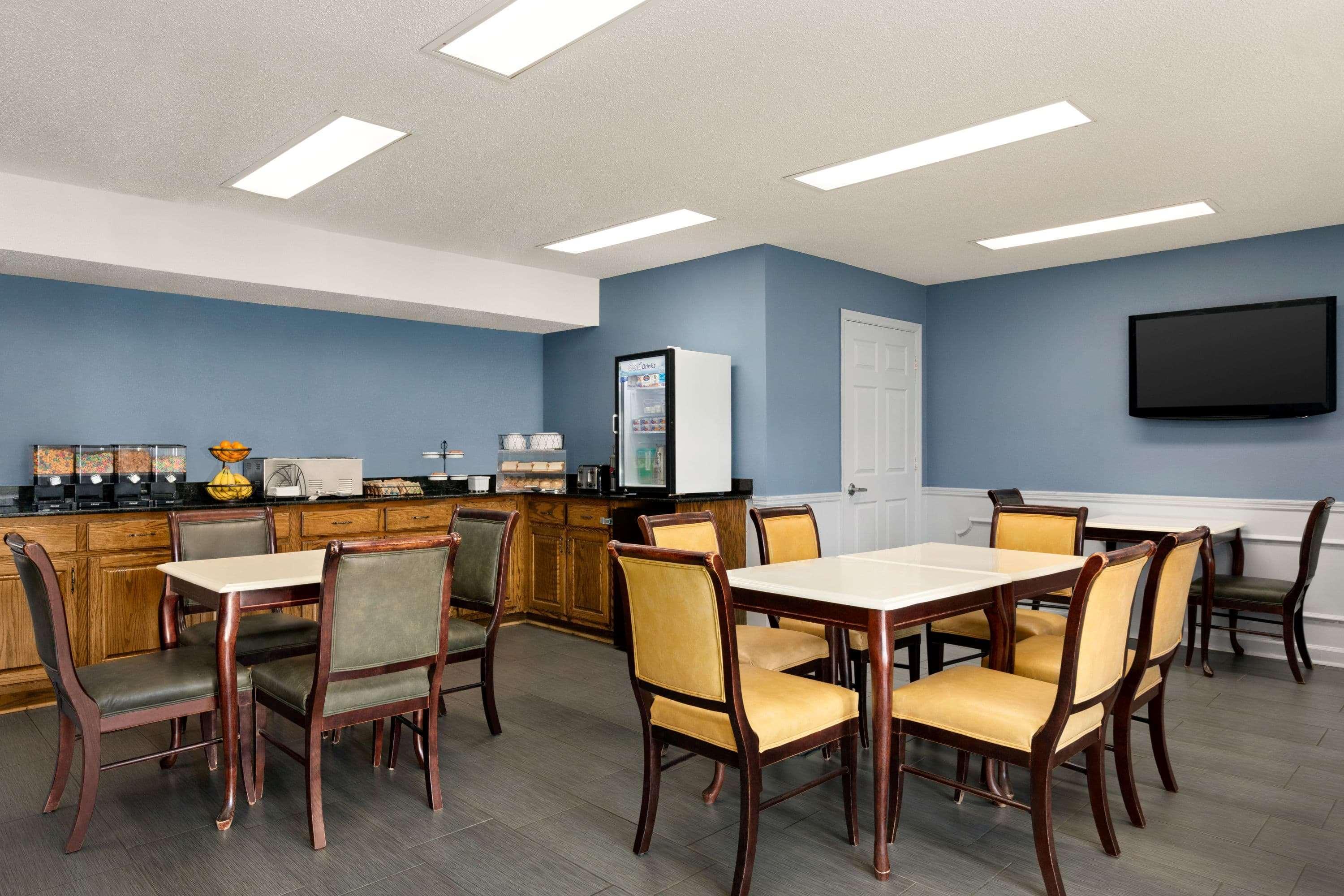 Baymont By Wyndham Warner Robins Motel Екстериор снимка