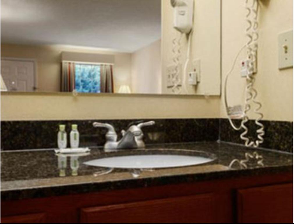 Baymont By Wyndham Warner Robins Motel Стая снимка