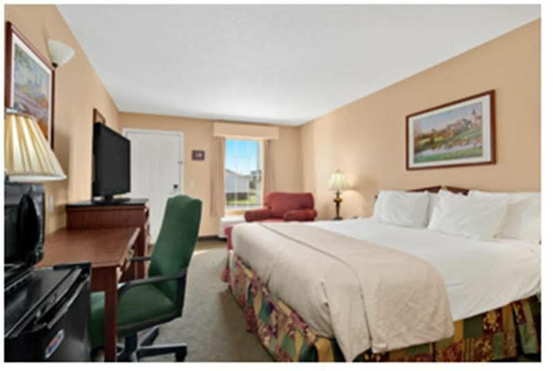 Baymont By Wyndham Warner Robins Motel Екстериор снимка